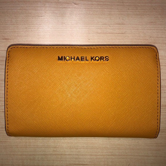 Michael Kors Handbags - ✨✨MICHAEL KORS WALLET✨✨LIKE NEW